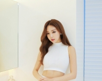 極品氣質(zhì)美女白色連衣裙