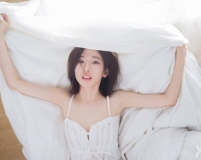 清純白嫩美女吊帶