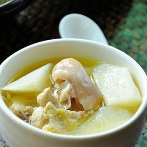 山藥土雞豬腳湯