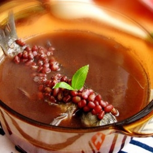紅豆鯽魚湯—清熱解毒美白祛痘