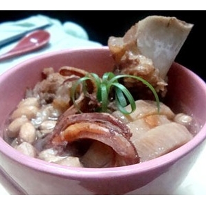 蓮藕花生魷魚筒骨湯