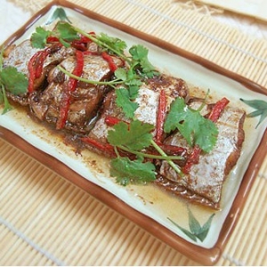 美味帶魚凍——養(yǎng)肝補(bǔ)血，澤膚養(yǎng)發(fā)健美之效