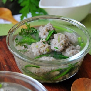 茼蒿面條魚丸湯