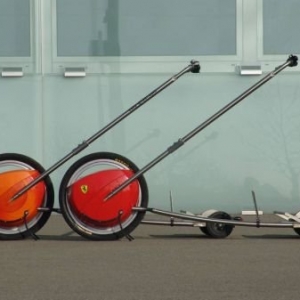 三輪環(huán)�！拌F戰(zhàn)車(chē)”