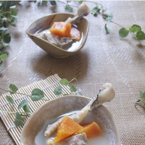 木瓜雞爪豬骨湯-美容養(yǎng)顏