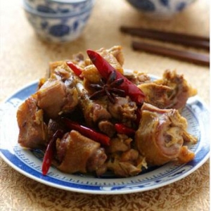 來自中國板鴨之鄉(xiāng)的臘味之王-耐人回味的香辣旱蒸板鴨