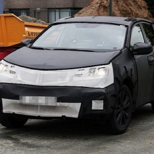 新一代豐田RAV4諜照曝光 預計明年上市