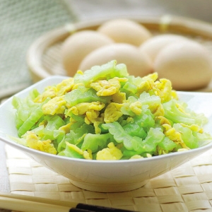 夏季養(yǎng)生宜多吃苦味食物 多吃解暑藥粥