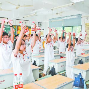 自創(chuàng)室內(nèi)課間操 防疫鍛煉兩不誤