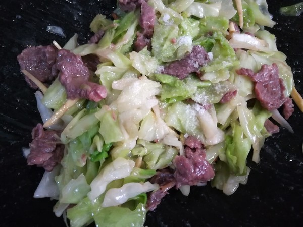 牛肉炒包菜的步驟